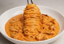 One Pot Chicken Spaghetti (Easy Creamy Chicken Pasta)